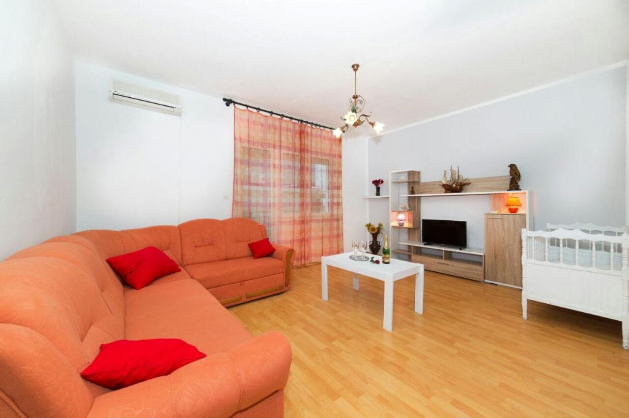 Beautiful Apartment In Center Of Trogir Exteriör bild
