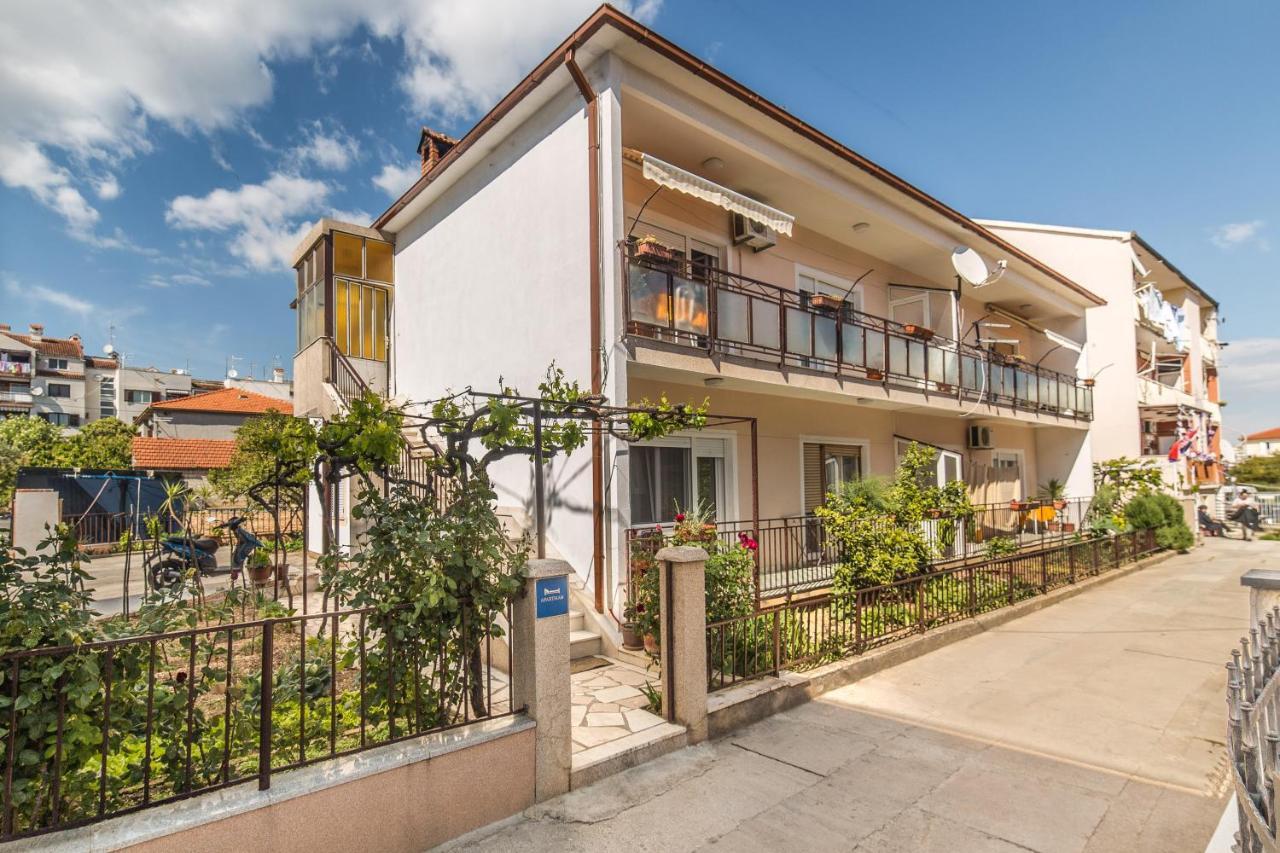 Beautiful Apartment In Center Of Trogir Exteriör bild