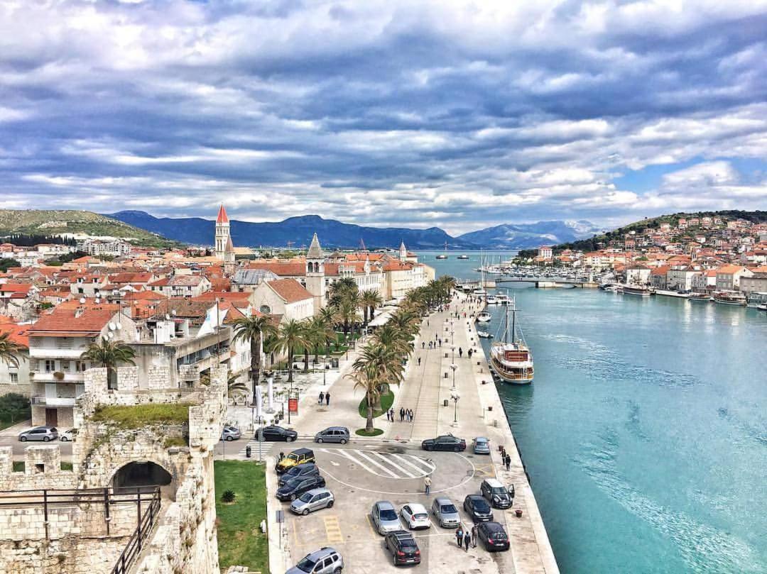 Beautiful Apartment In Center Of Trogir Exteriör bild